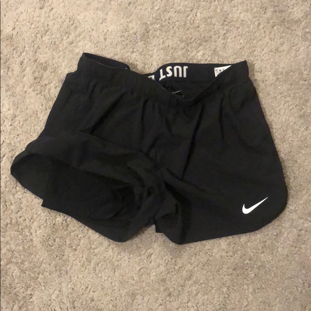 NWOT Nike 2-1 lined shorts